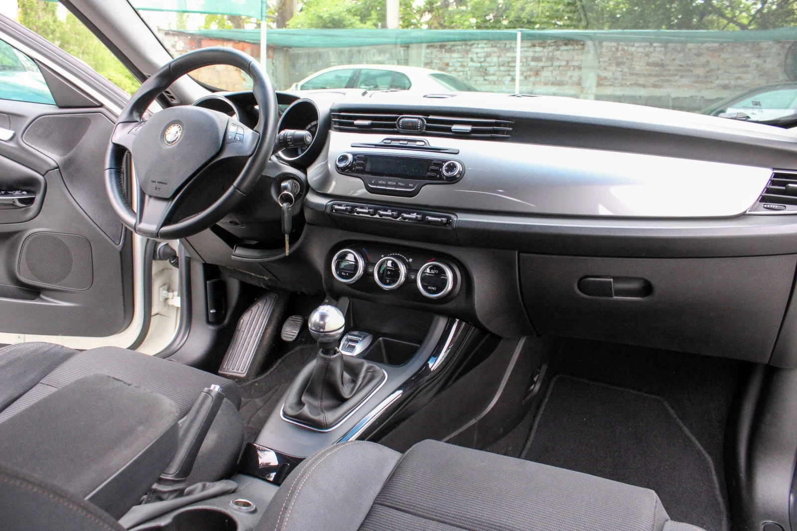 Alfa Romeo Giulietta 1.4 170кс Turbo LPG Distinctive | Mobile.bg — изображение 12
