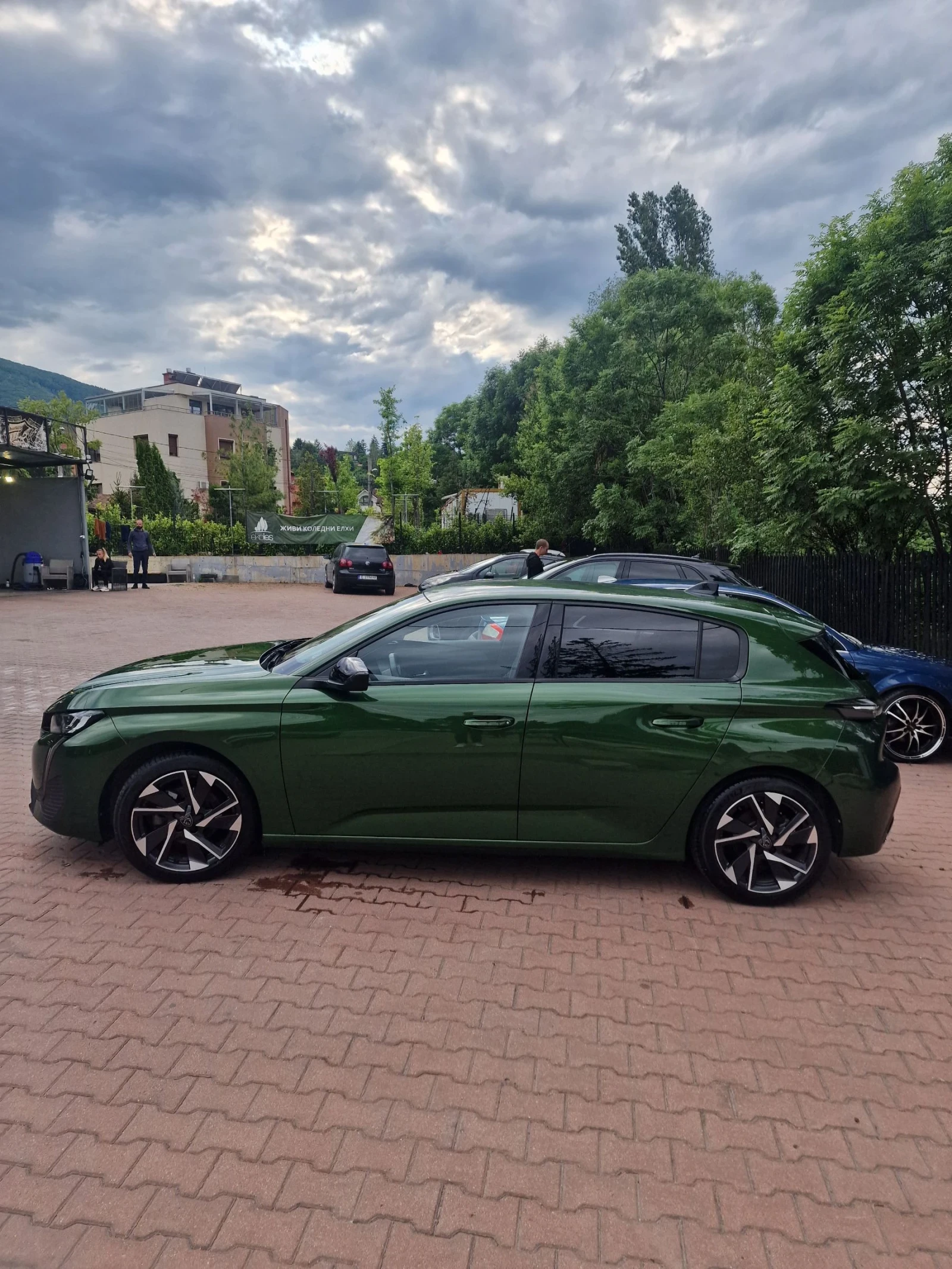 Peugeot 308 Allure 1.2 Pure Tech 130 BVM6 - изображение 6
