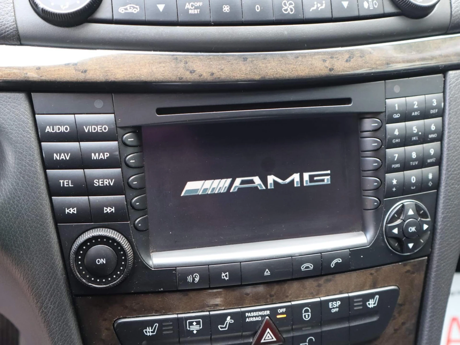Mercedes-Benz E 55 AMG Harman Kardon/Memory/Navi/BiXenon - изображение 9
