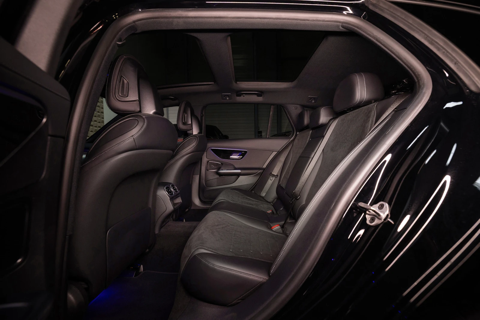 Mercedes-Benz C 300 d AMG Line* EQ Boost 9G-tronic* Apple CarPlay, снимка 12 - Автомобили и джипове - 53801448