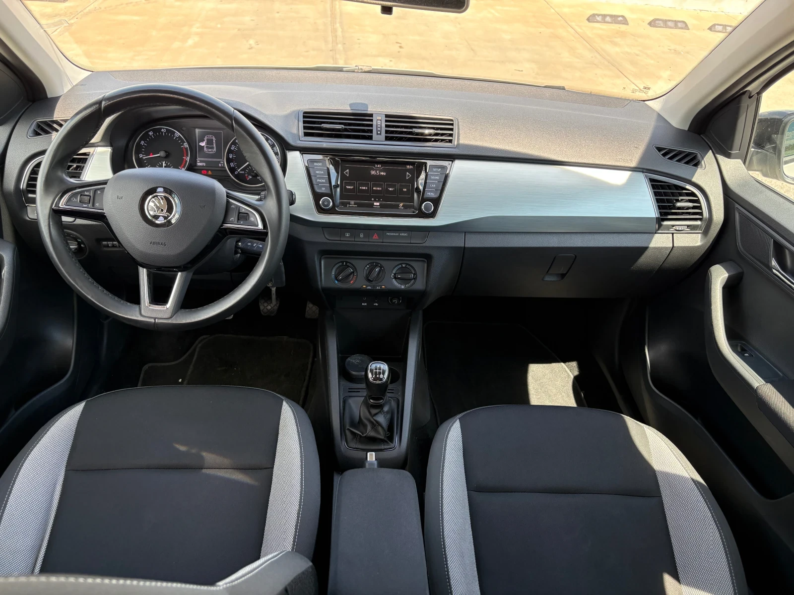 Skoda Fabia, снимка 6 - Автомобили и джипове - 54030994