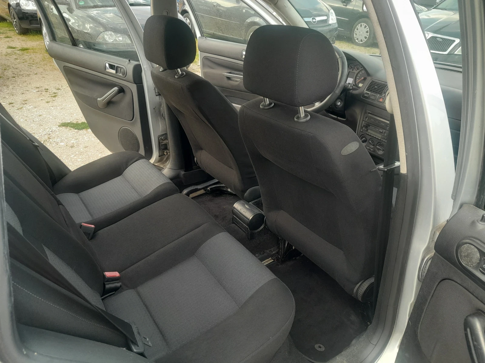 VW Golf 1.9 TDI 101 PS, снимка 14 - Автомобили и джипове - 54239437