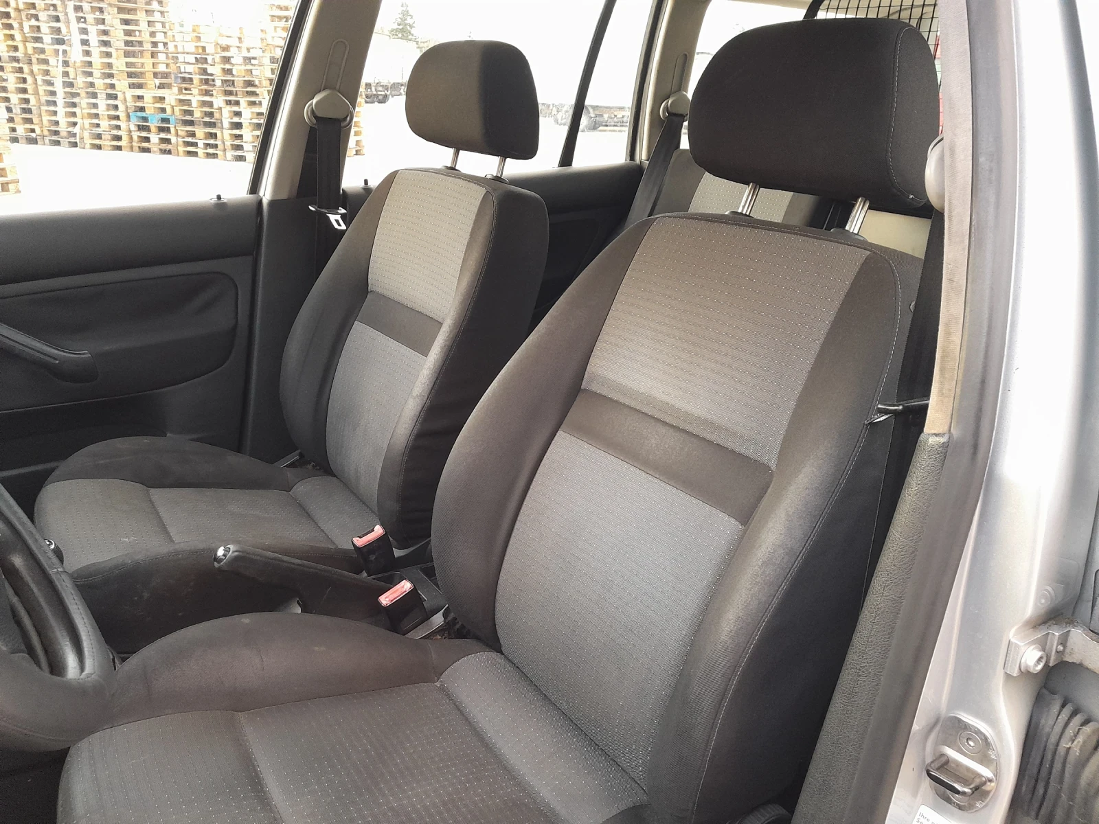 VW Golf 1.9 TDI 101 PS, снимка 11 - Автомобили и джипове - 54239437