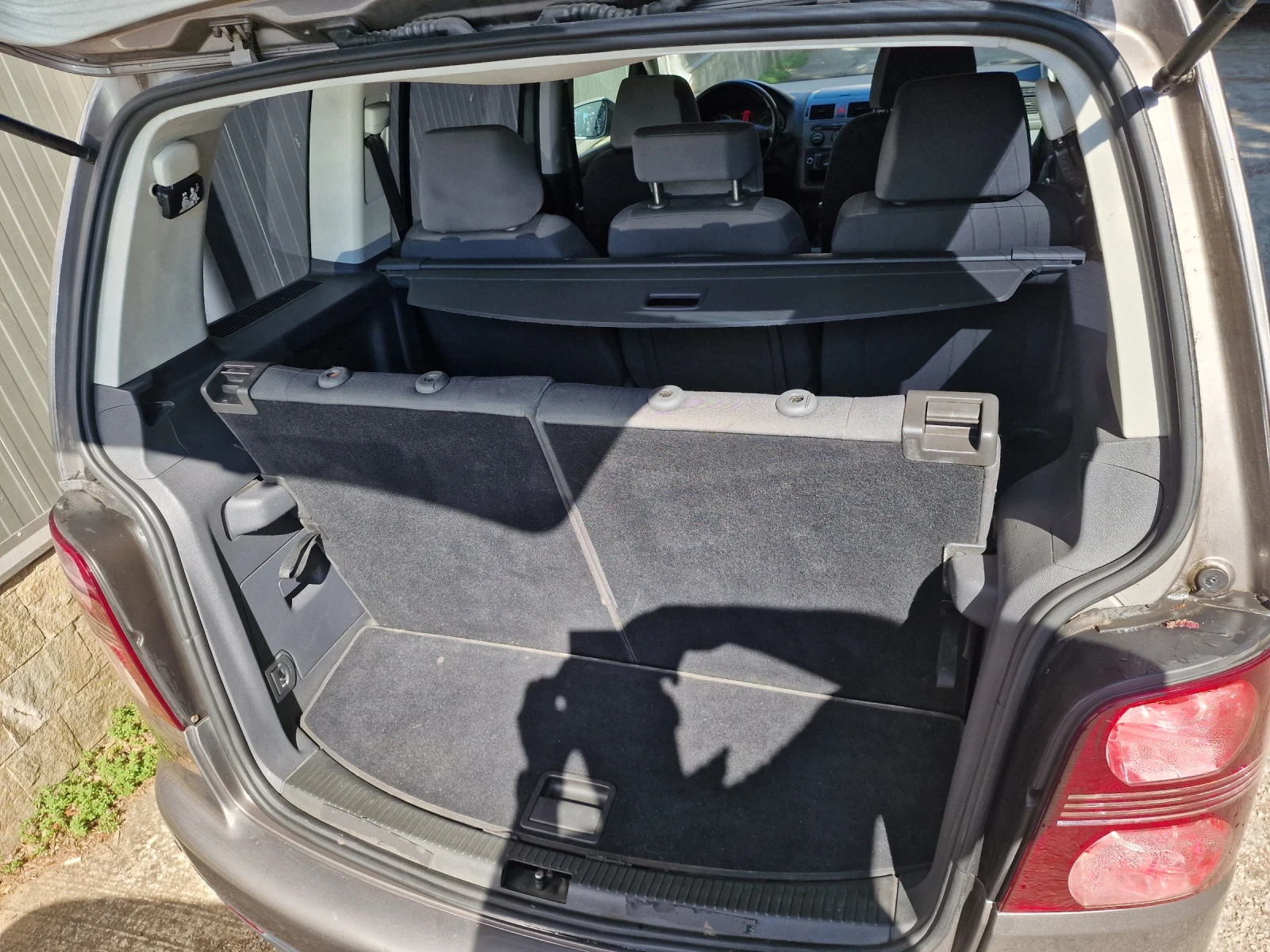VW Touran 1.4tsi, снимка 8 - Автомобили и джипове - 54481099