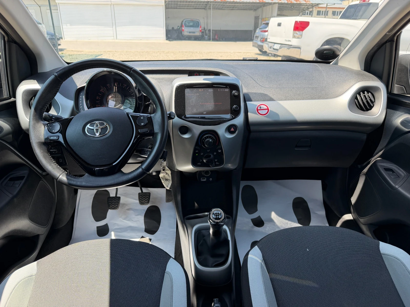 Toyota Aygo 1.0i/70hp/NAVI/CABRIO/, снимка 7 - Автомобили и джипове - 55339881