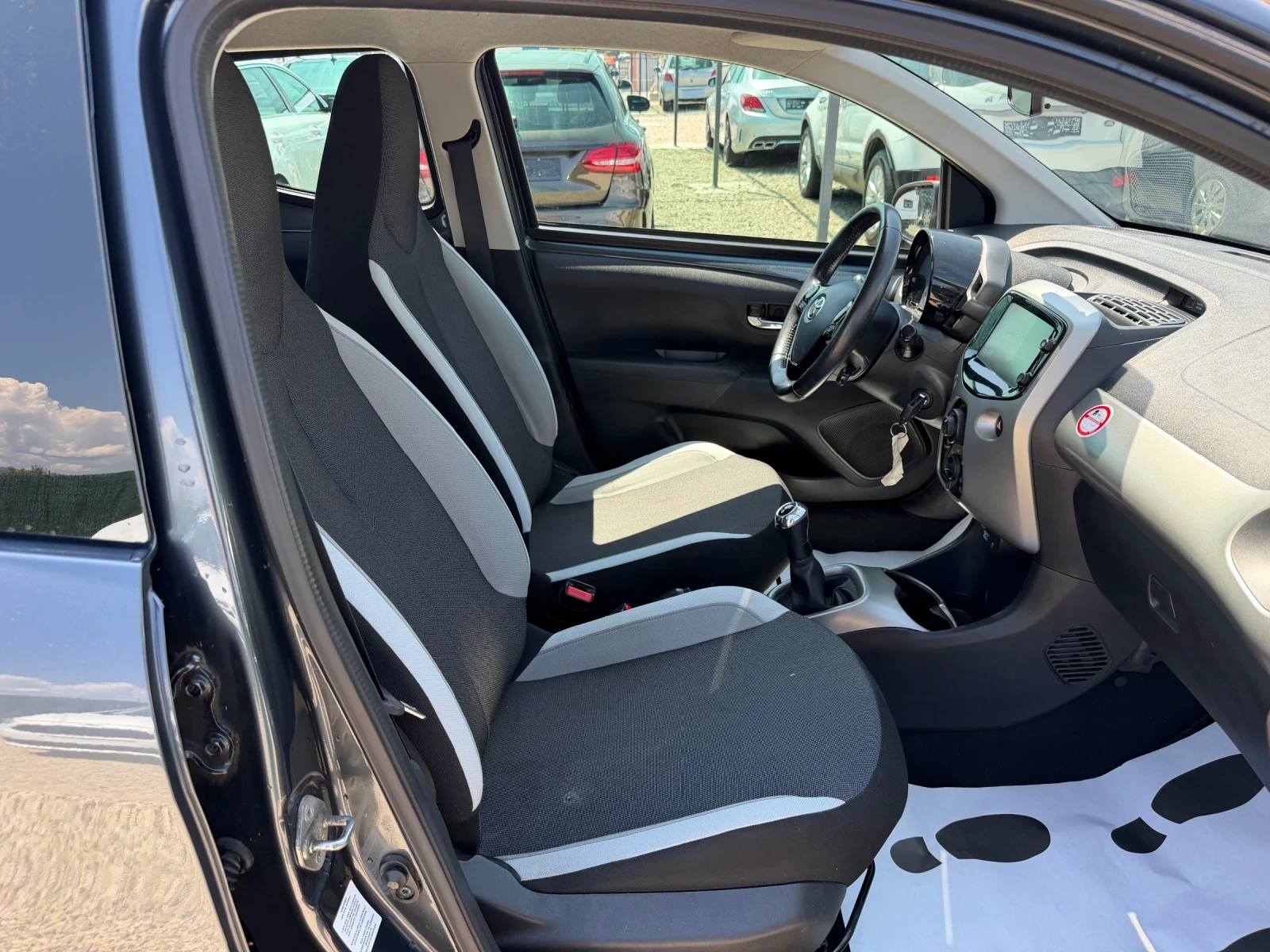 Toyota Aygo 1.0i/70hp/NAVI/CABRIO/, снимка 11 - Автомобили и джипове - 55339881