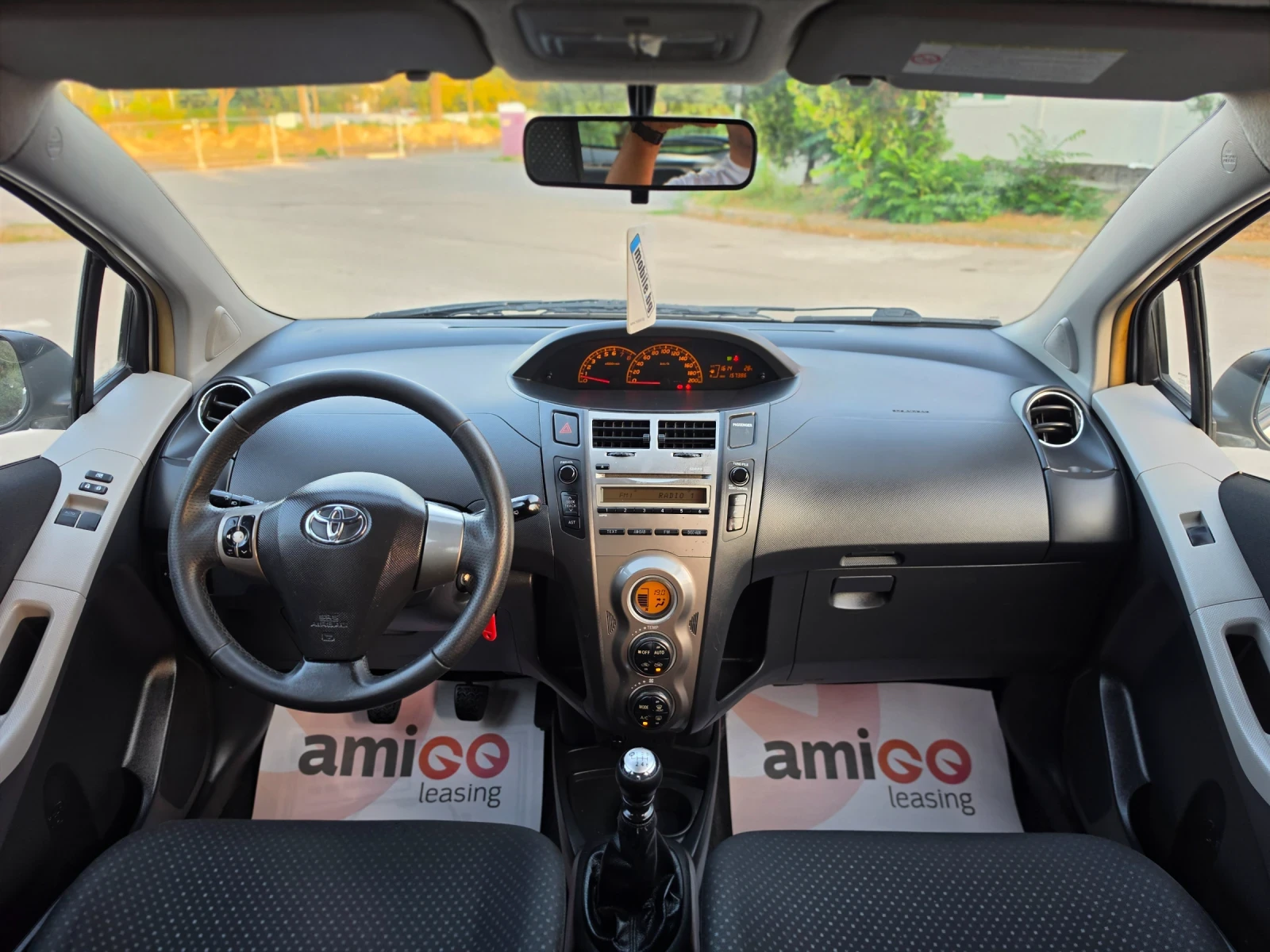 Toyota Yaris 1.3i 100hp * EURO 5 * ИТАЛИЯ * КЛИМАТРОНИК* , снимка 13 - Автомобили и джипове - 55870525