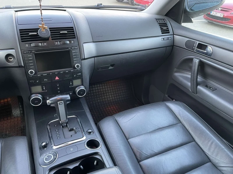 VW Touareg, снимка 4 - Автомобили и джипове - 52539037