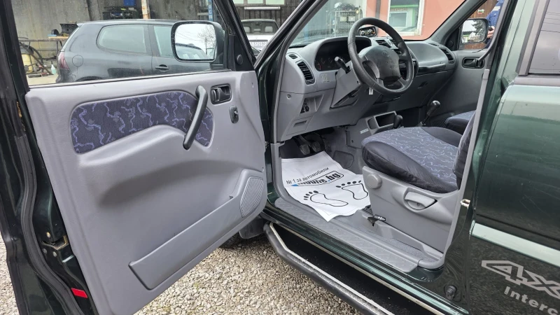 Nissan Terrano 2.7TDI, снимка 15 - Автомобили и джипове - 52878323