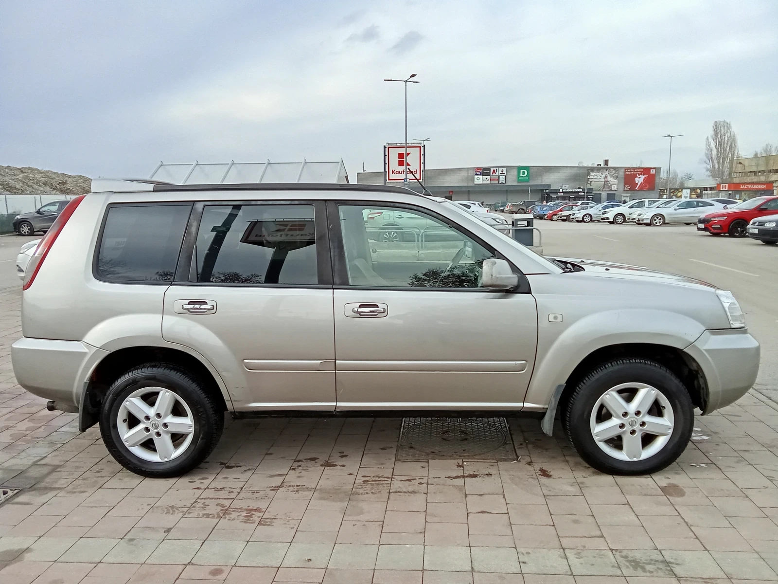Nissan X-trail 2.2 DCi, снимка 4 - Автомобили и джипове - 54746536