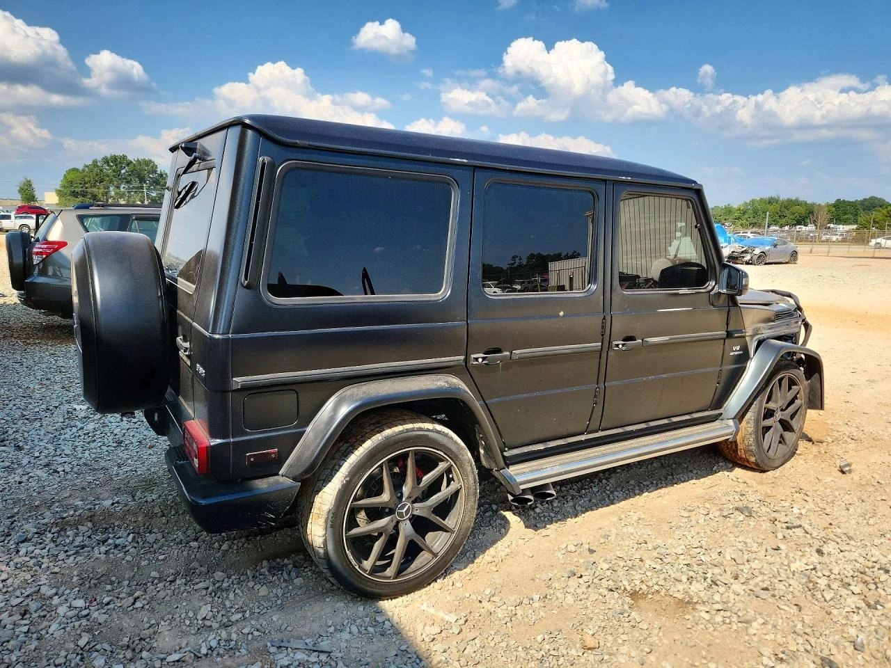 Mercedes-Benz G 63 AMG 4MATIC | CARFAX | АВТОКРЕДИТ БЕЗ ПЪРВОНАЧАЛНА, снимка 3 - Автомобили и джипове - 56156409