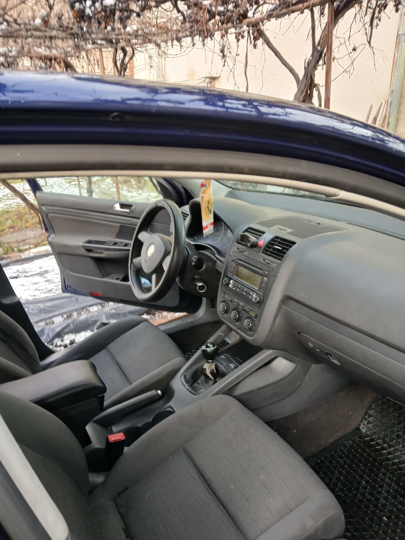 VW Golf 1.6, снимка 4 - Автомобили и джипове - 48271320