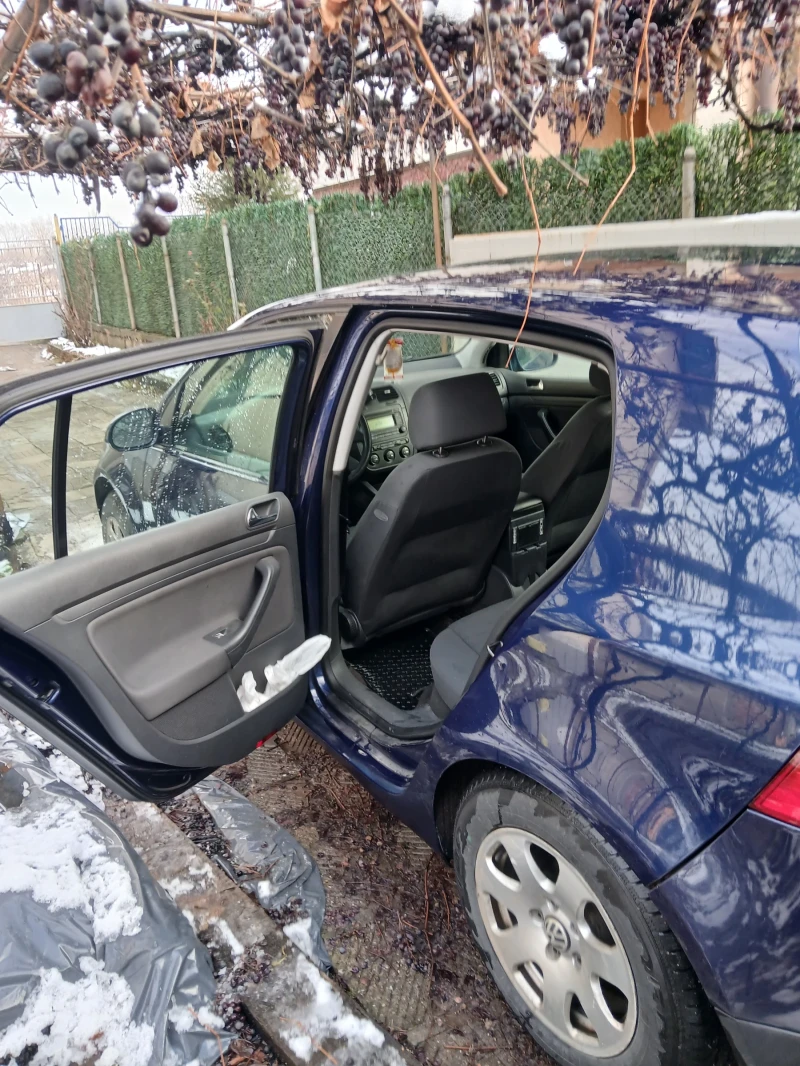 VW Golf 1.6, снимка 11 - Автомобили и джипове - 48271320