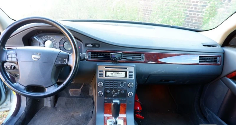 Volvo V70 2.4D, снимка 4 - Автомобили и джипове - 52562421