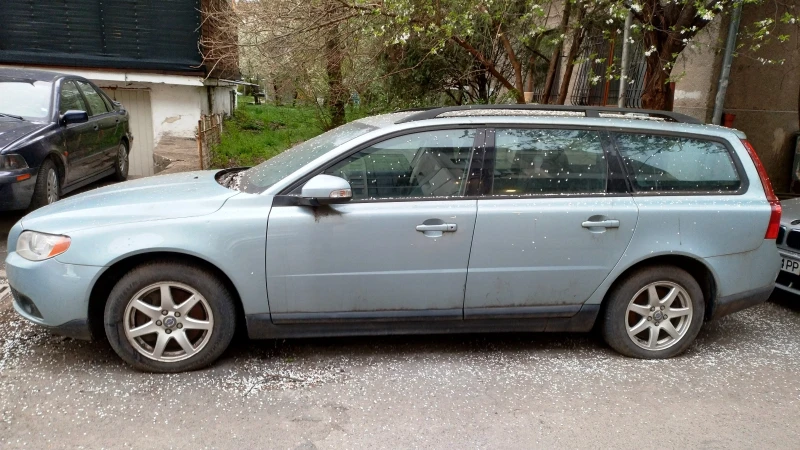 Volvo V70 2.4D, снимка 2 - Автомобили и джипове - 52562421
