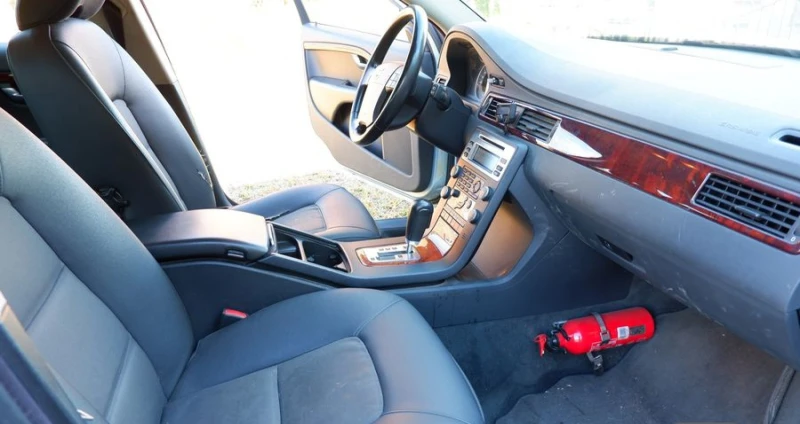 Volvo V70 2.4D, снимка 6 - Автомобили и джипове - 52562421