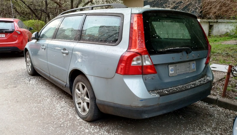 Volvo V70 2.4D, снимка 3 - Автомобили и джипове - 52562421