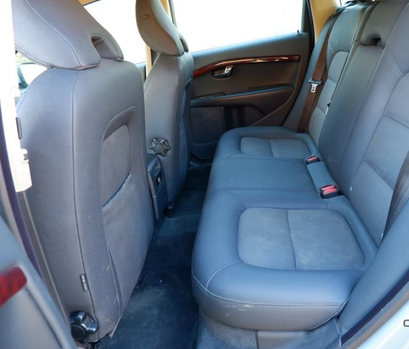 Volvo V70 2.4D, снимка 7 - Автомобили и джипове - 52562421