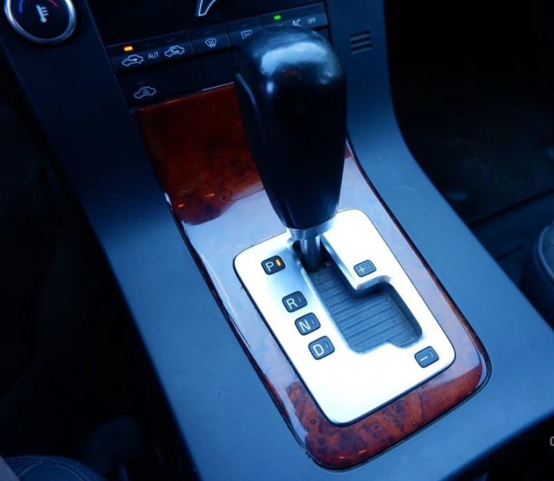 Volvo V70 2.4D, снимка 5 - Автомобили и джипове - 52562421