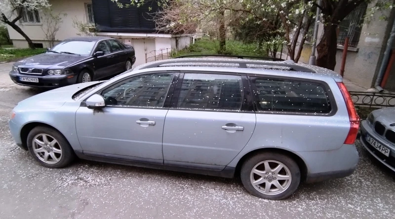 Volvo V70 2.4D, снимка 10 - Автомобили и джипове - 52562421