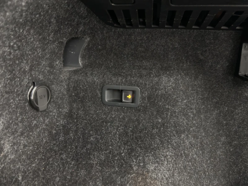 Skoda Enyaq iV80 - термопомпа, снимка 14 - Автомобили и джипове - 52454598