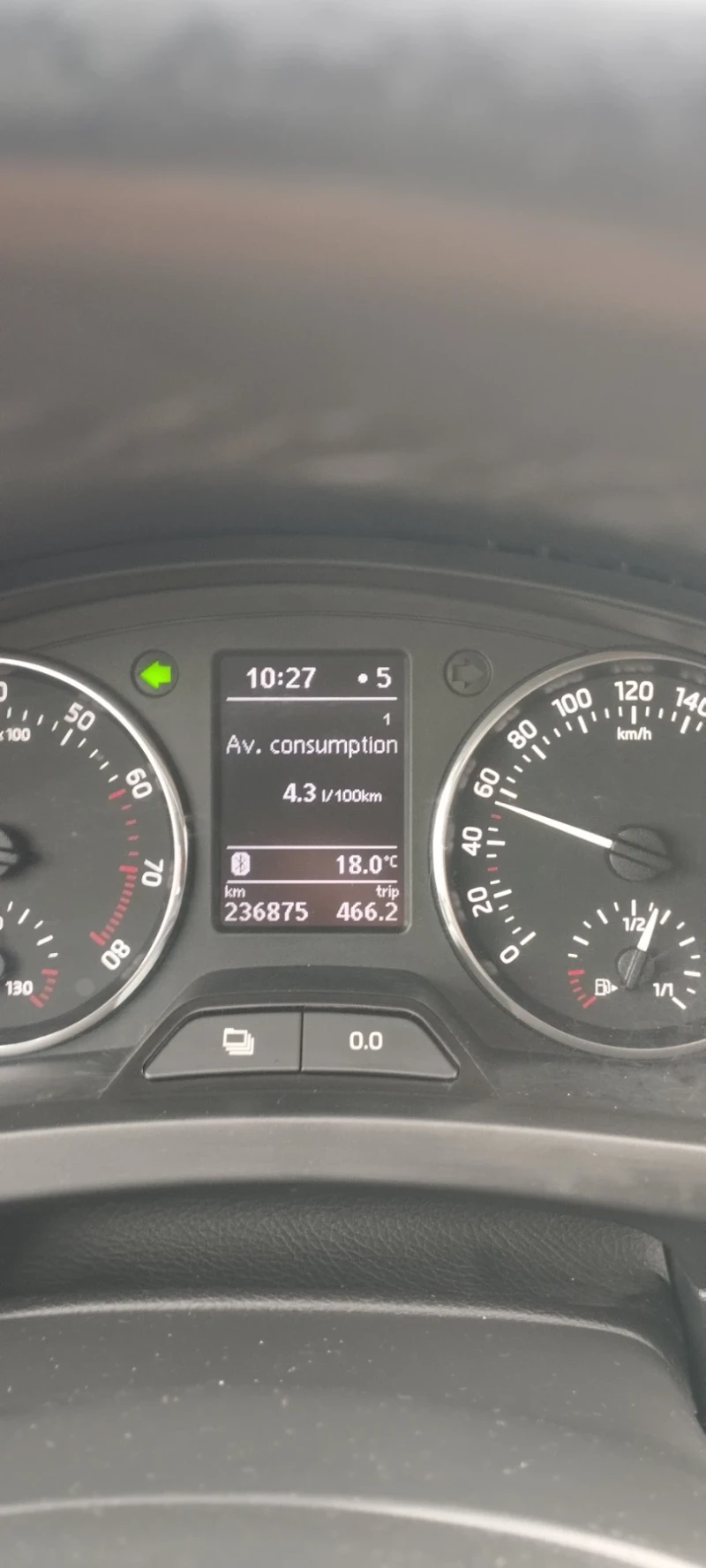 Skoda Rapid 1.2 mpi + фабр.газово BRC , Еуратек, нави+ камера, снимка 9 - Автомобили и джипове - 52474159