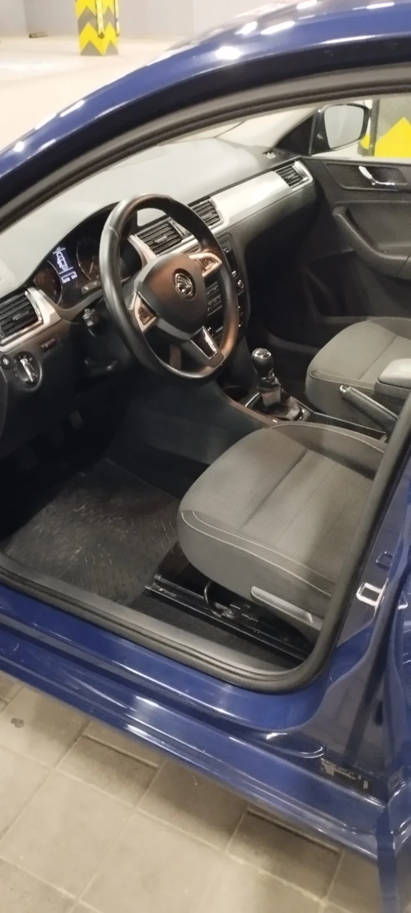 Skoda Rapid 1.2 mpi + фабр.газово BRC , Еуратек, нави+ камера, снимка 16 - Автомобили и джипове - 52474159