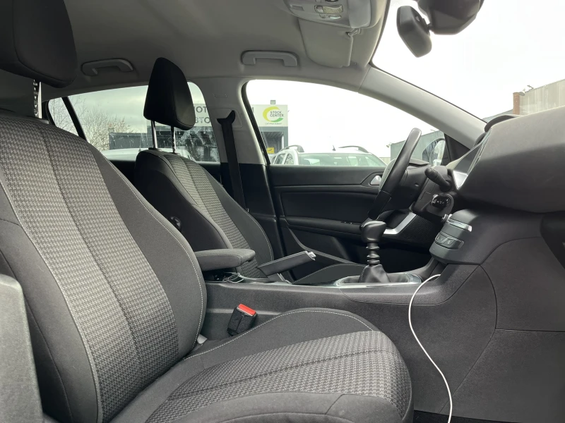 Peugeot 308 1.2 PureTech 130 BVM6, снимка 10 - Автомобили и джипове - 52671044