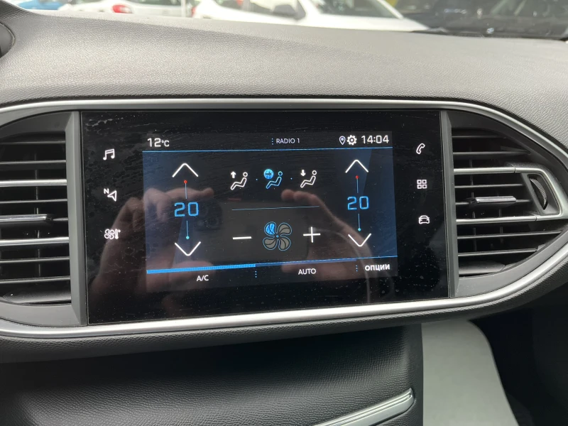 Peugeot 308 1.2 PureTech 130 BVM6, снимка 13 - Автомобили и джипове - 52671044