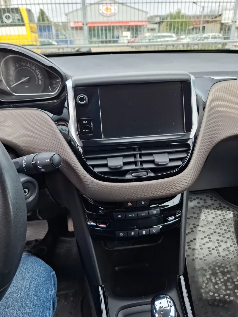 Peugeot 2008 Градски suv, снимка 11 - Автомобили и джипове - 53005419
