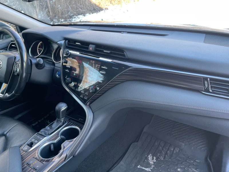 Toyota Camry Hybrid, снимка 15 - Автомобили и джипове - 53356583