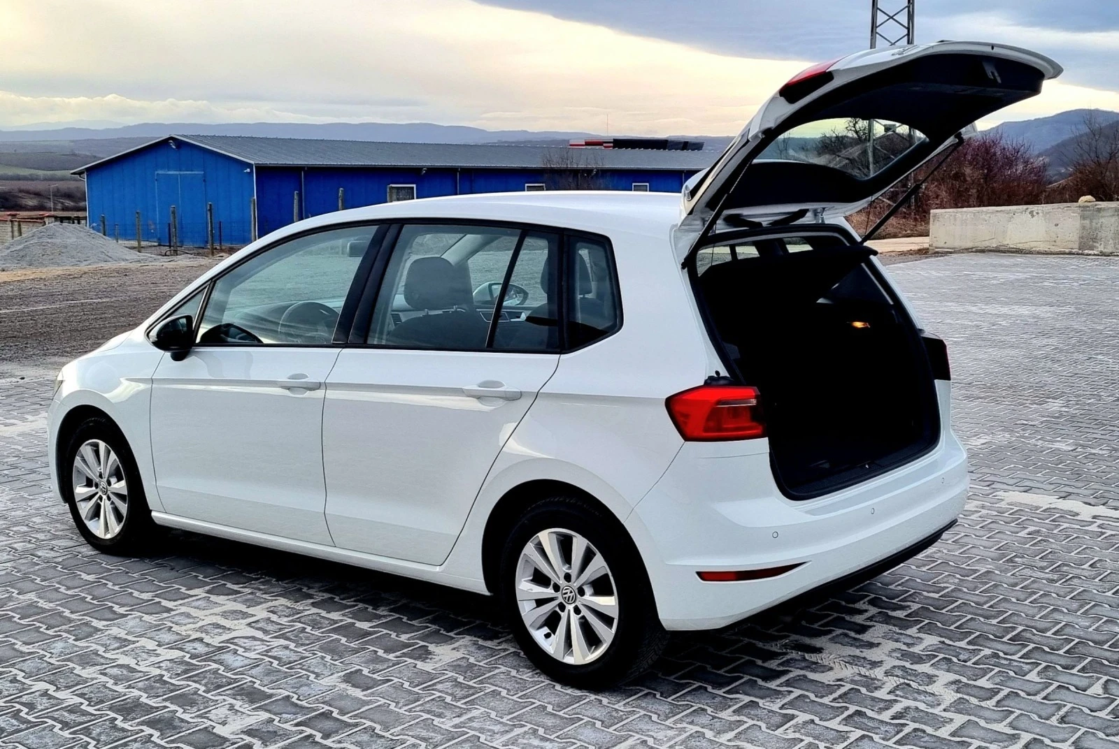 VW Golf 1.6tdi sportsvan - изображение 6