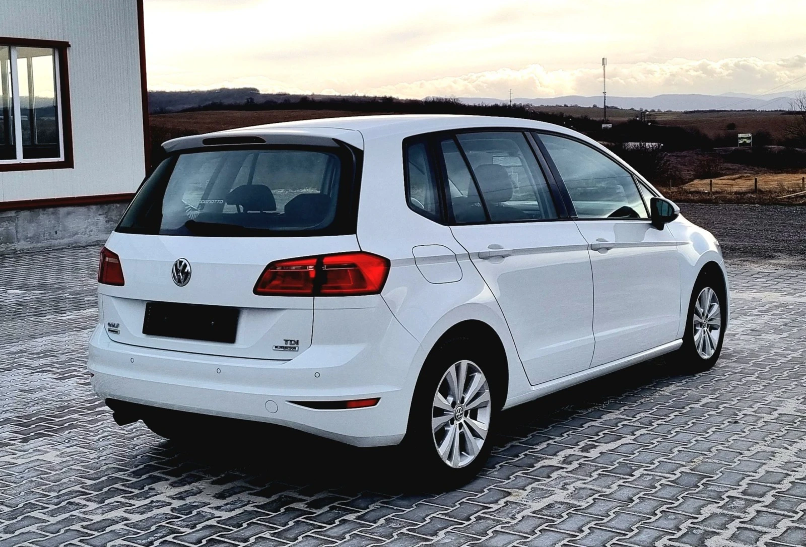 VW Golf 1.6tdi sportsvan - изображение 4