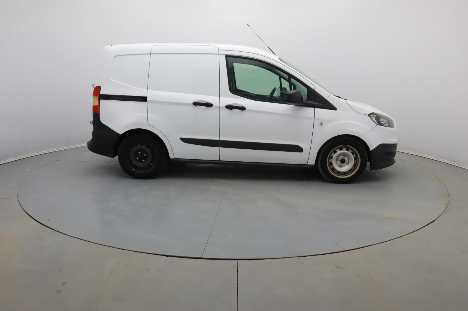 Ford Courier 1.5 - изображение 4