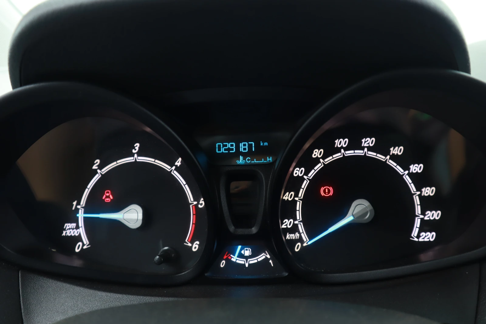 Ford Courier 1.5 - изображение 9