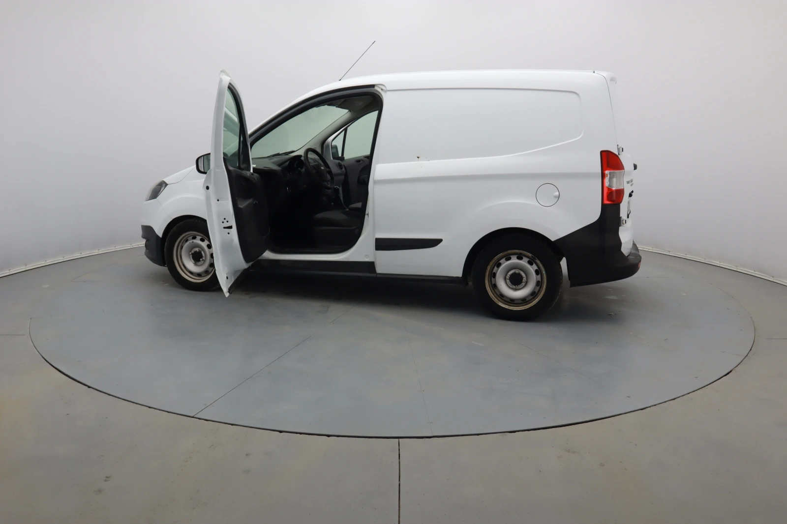 Ford Courier 1.5 - изображение 6