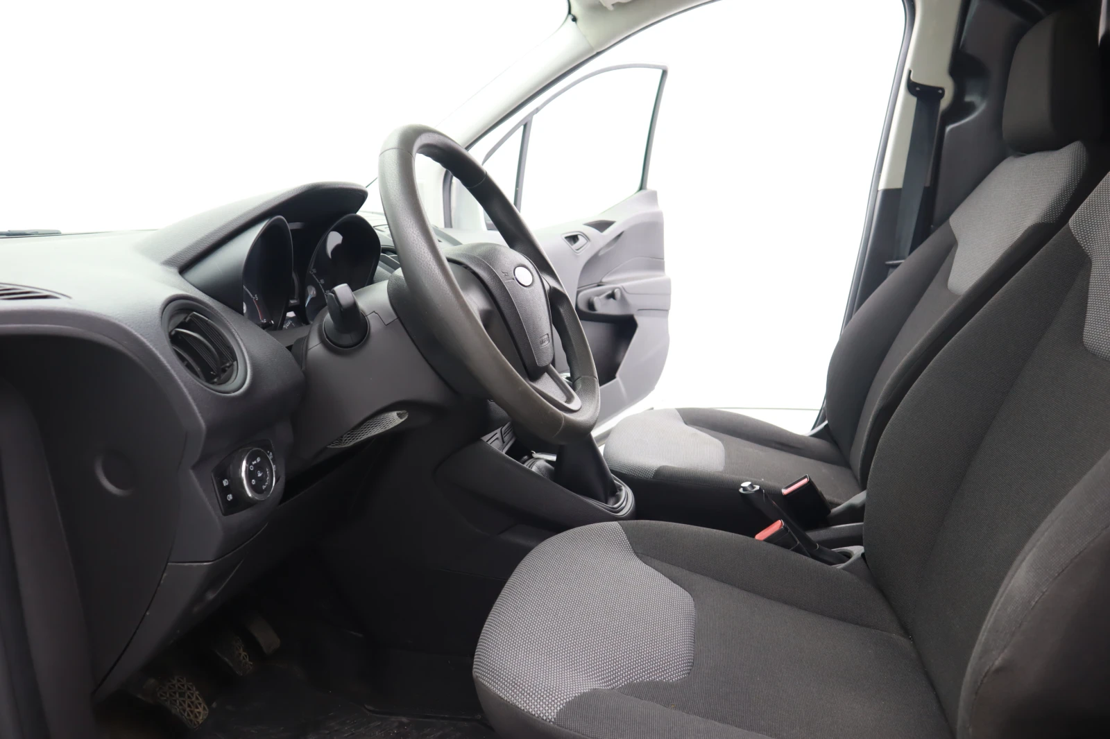 Ford Courier 1.5 - изображение 7