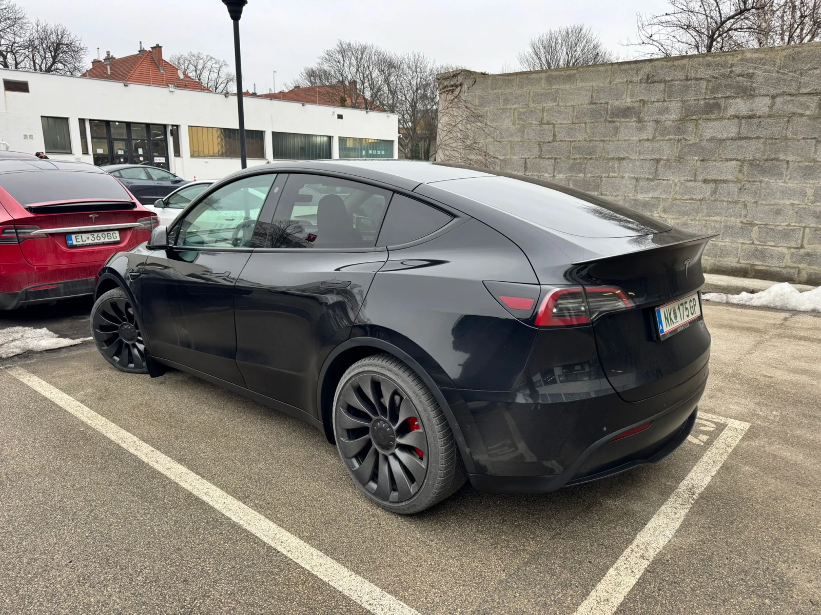 Tesla Model Y Performance Berlin с датчици - изображение 3