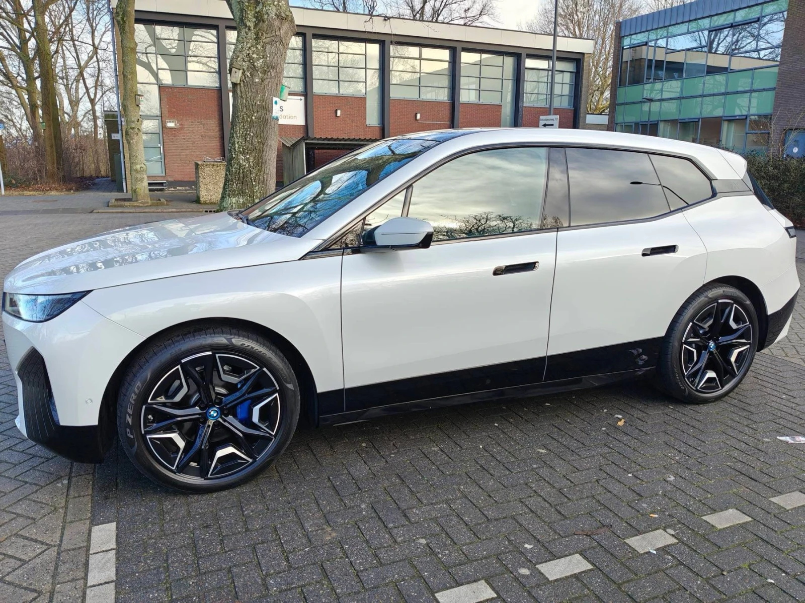 BMW iX xDrive40 Sport| ���| 360 | Sky Lounge| �������� | Mobile.bg � ����������� 3
