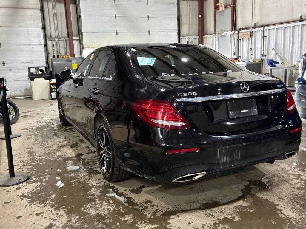 Mercedes-Benz E 300 CARFAX* ДИСТРОНИК  * МЪРТВА ТОЧКА, снимка 4 - Автомобили и джипове - 53949485