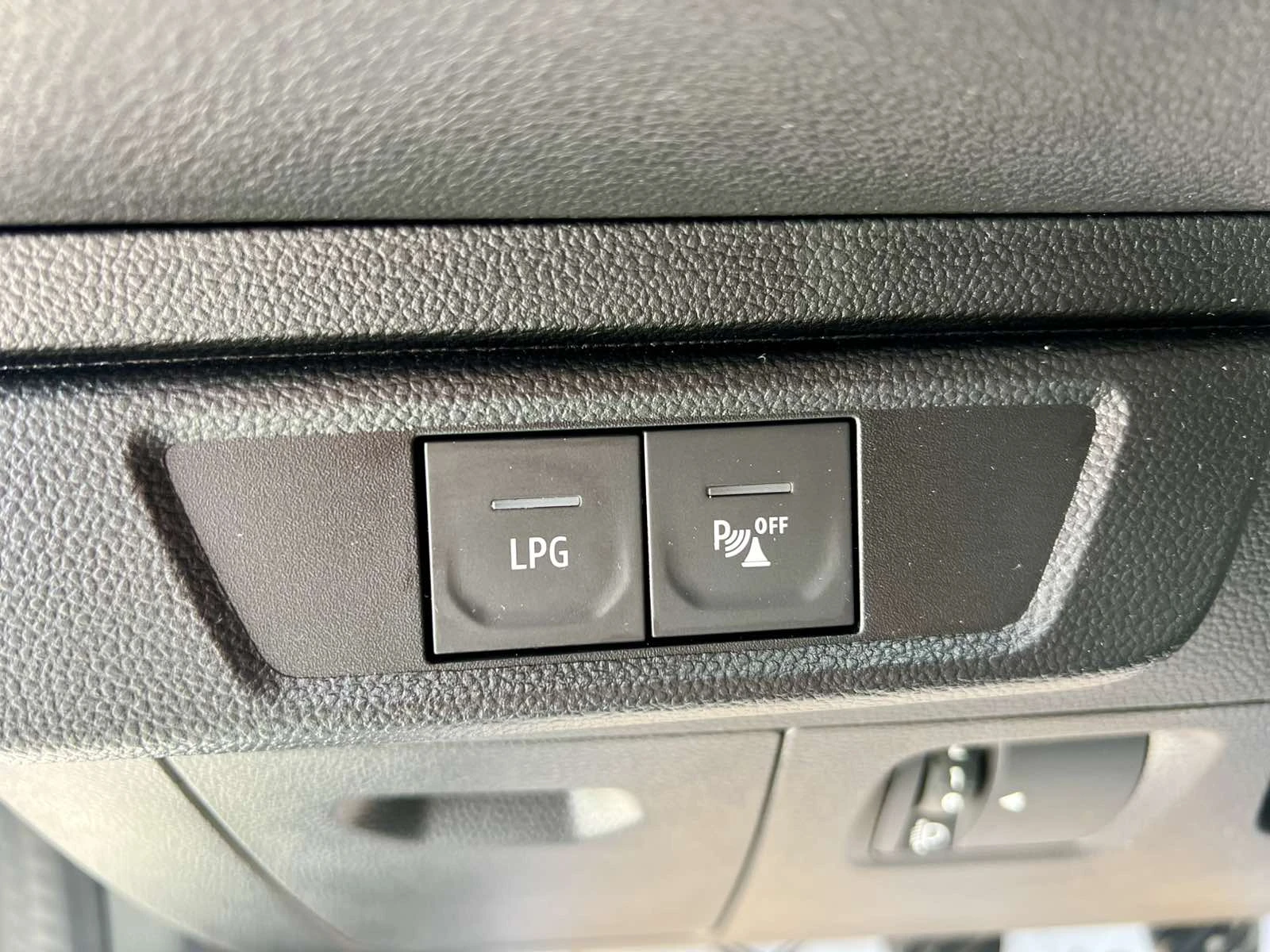 Dacia Logan 1.0 TCe / 100 �.�. / Eco-G / �������� | Mobile.bg � ����������� 14