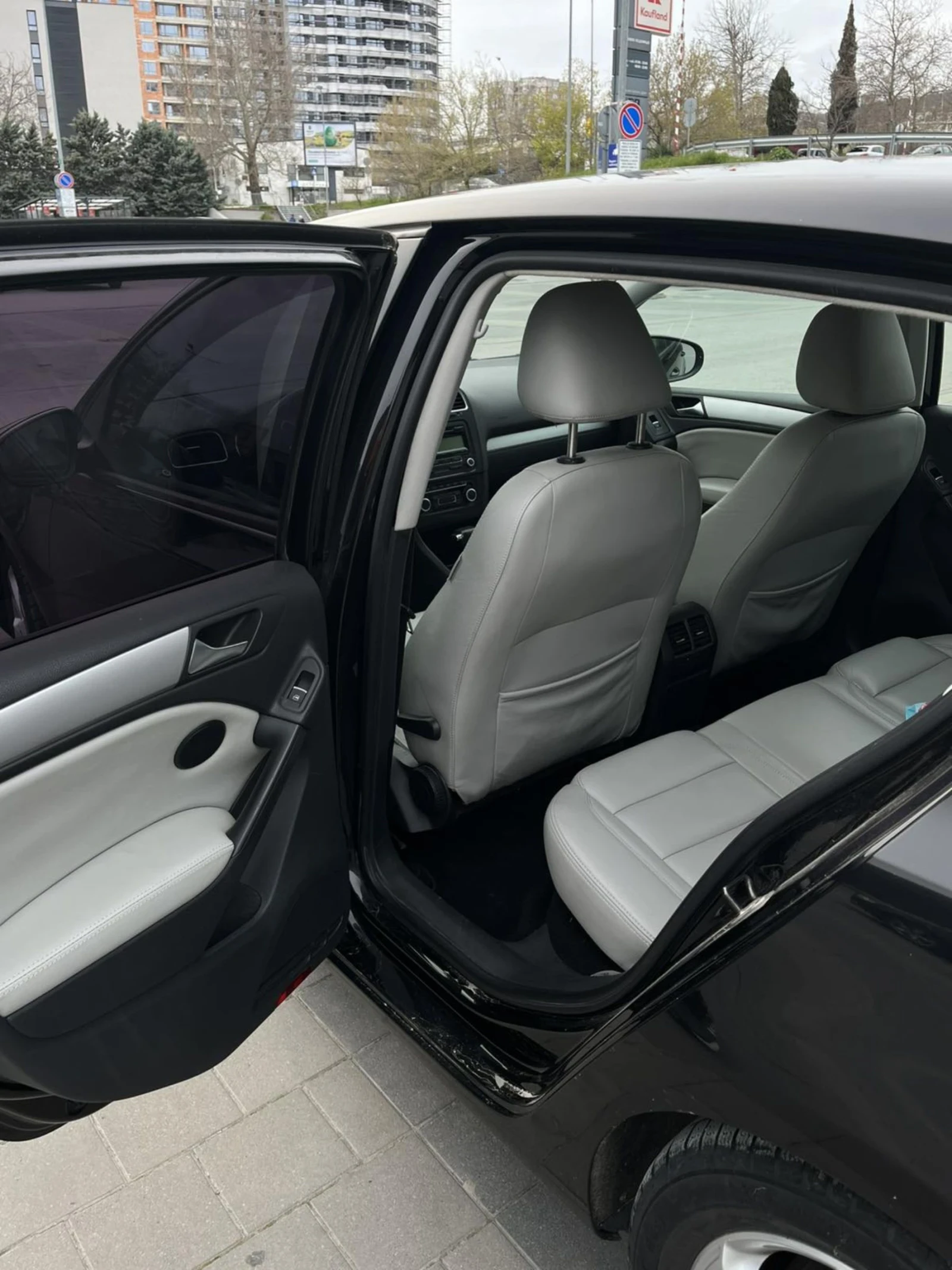 VW Golf 2.0 TDi , снимка 6 - Автомобили и джипове - 54398933