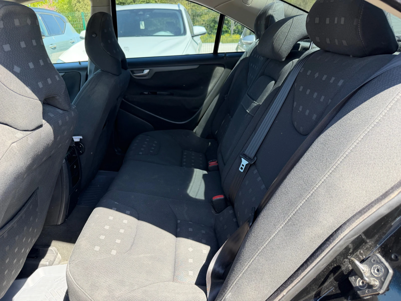 Volvo S60 НАПЪЛНО СЕРВИЗИРАН, снимка 10 - Автомобили и джипове - 54453745
