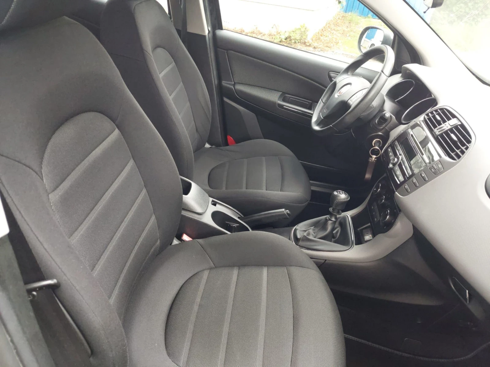 Fiat Bravo 1.6 M JET 83000км. ТОП, снимка 10 - Автомобили и джипове - 54634983