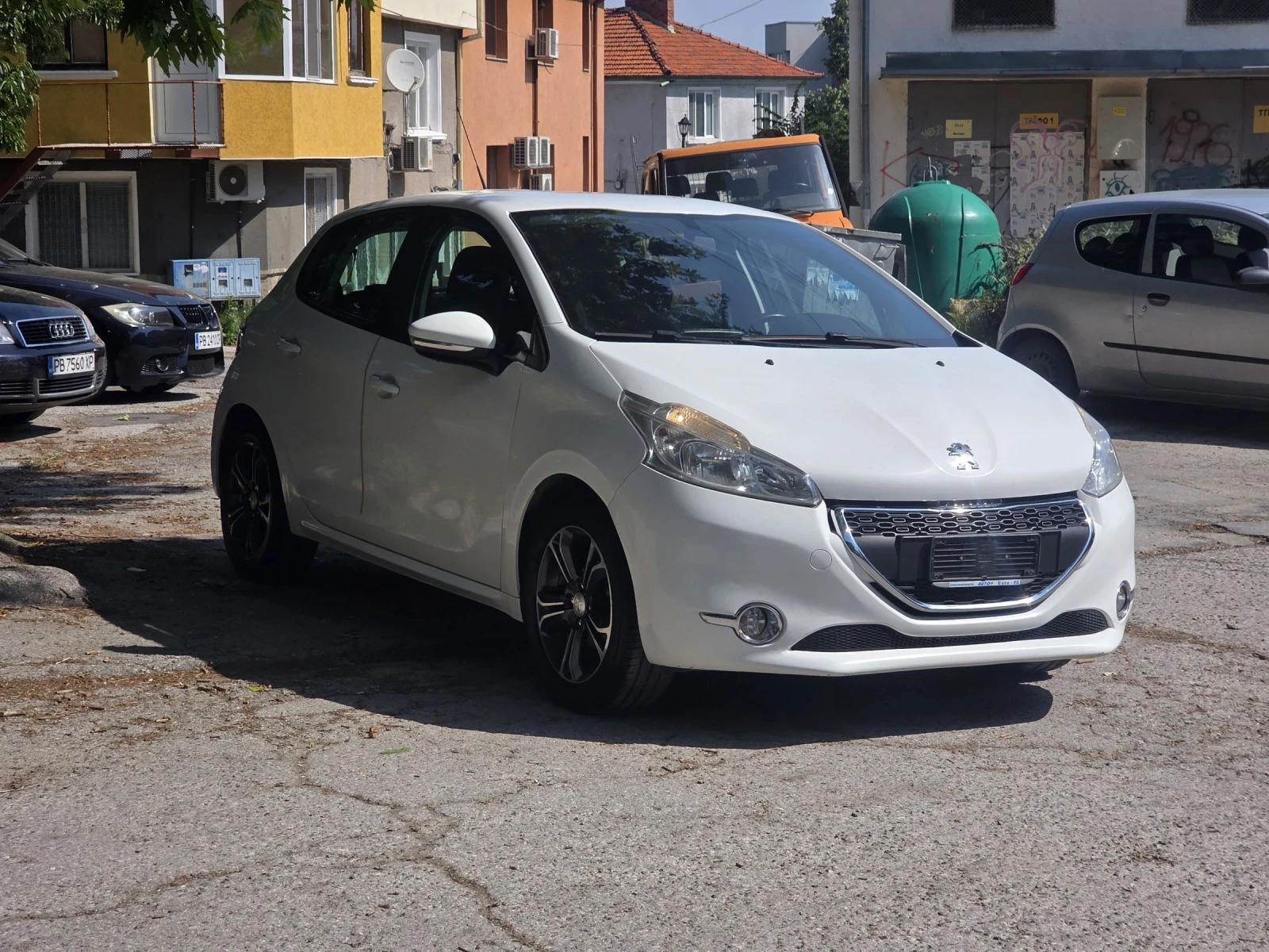 Peugeot 208 1.4i Газ Клима, снимка 3 - Автомобили и джипове - 54798107