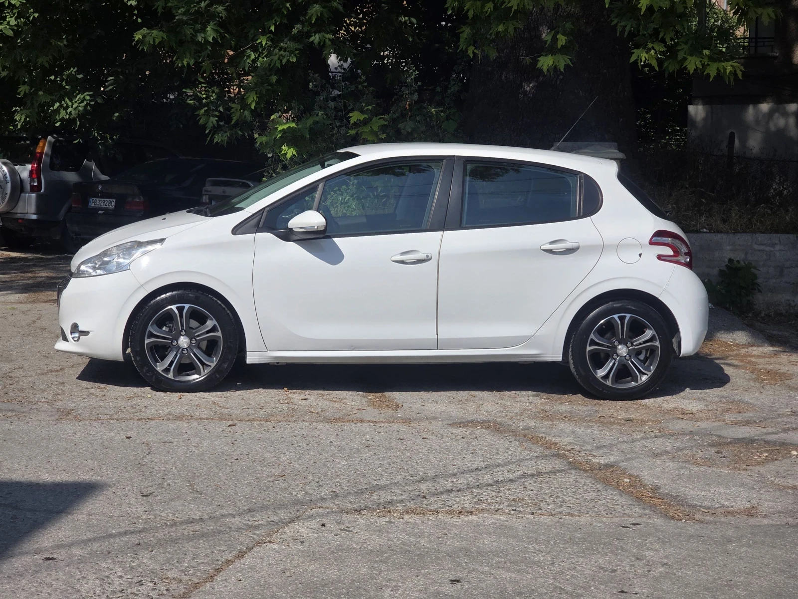 Peugeot 208 1.4i Газ Клима, снимка 4 - Автомобили и джипове - 54798107