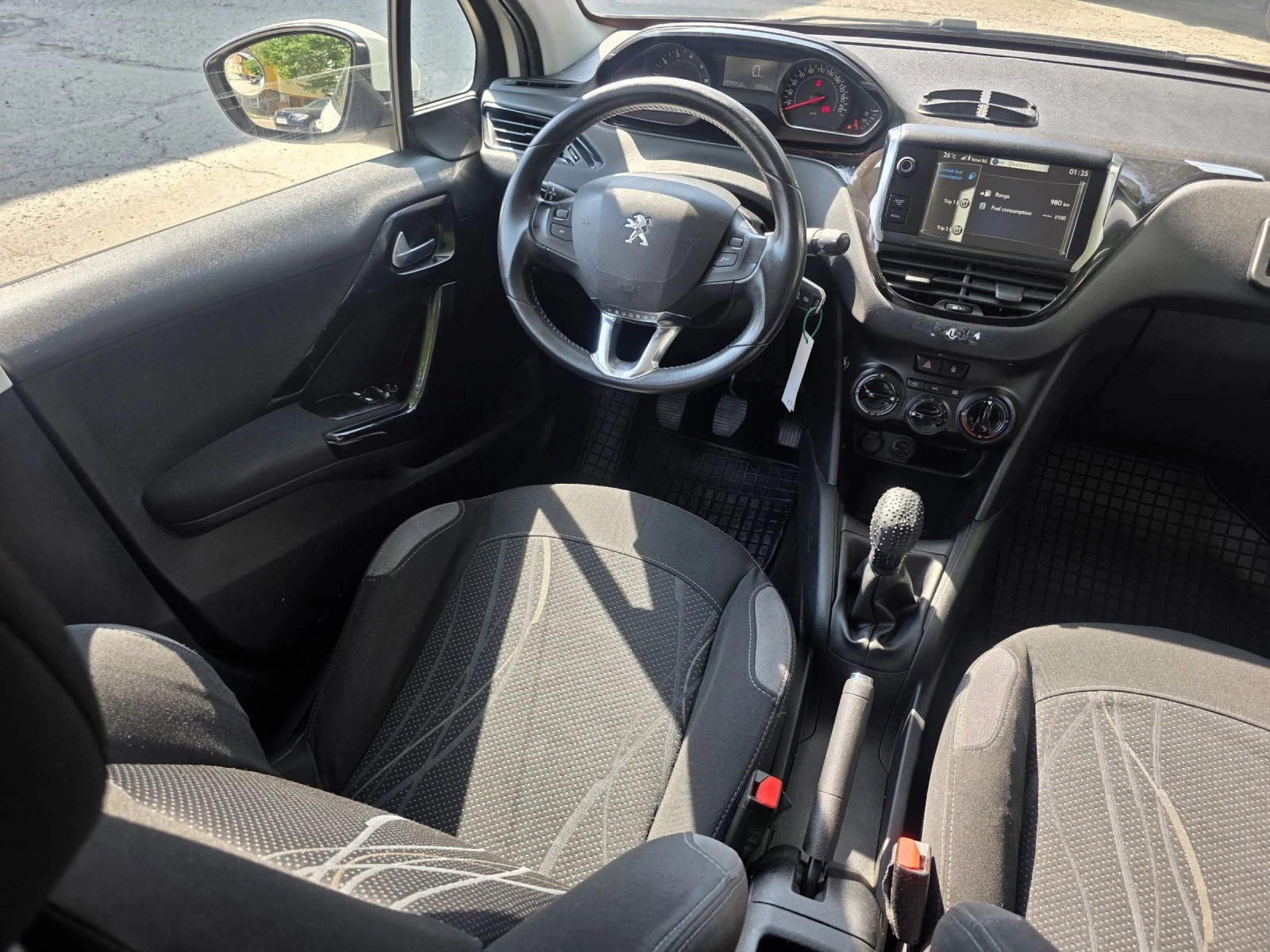 Peugeot 208 1.4i Газ Клима, снимка 9 - Автомобили и джипове - 54798107
