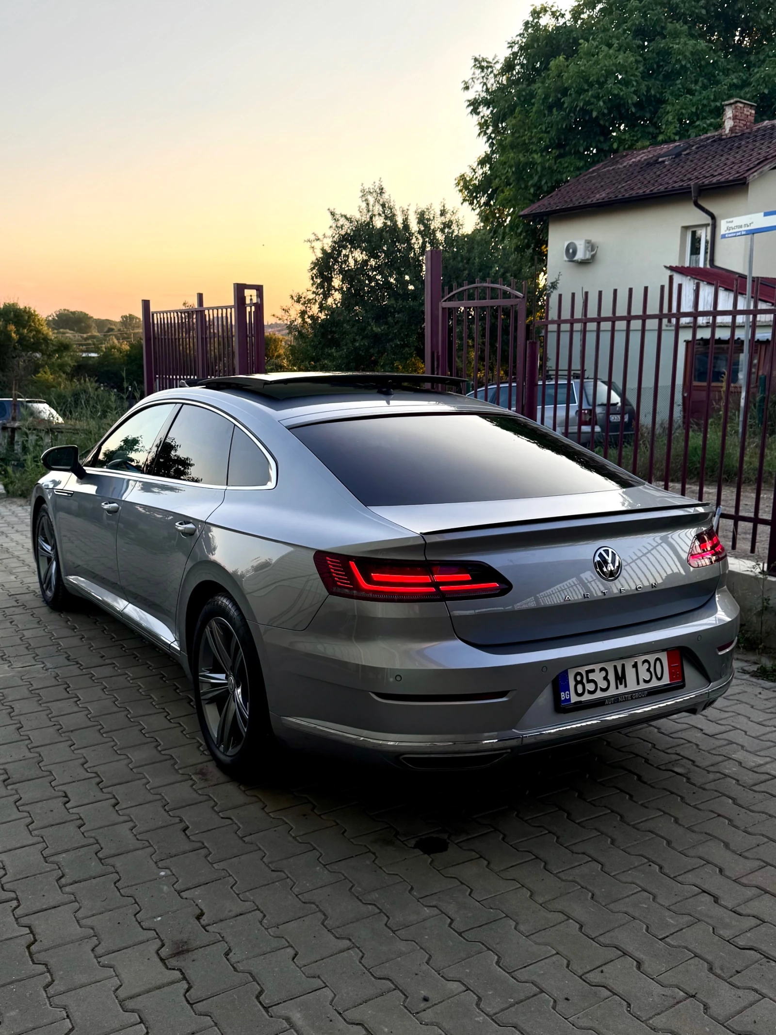 VW Arteon 2.0TSi/R-Line/Carplay/ Сервизна история, снимка 6 - Автомобили и джипове - 54864765