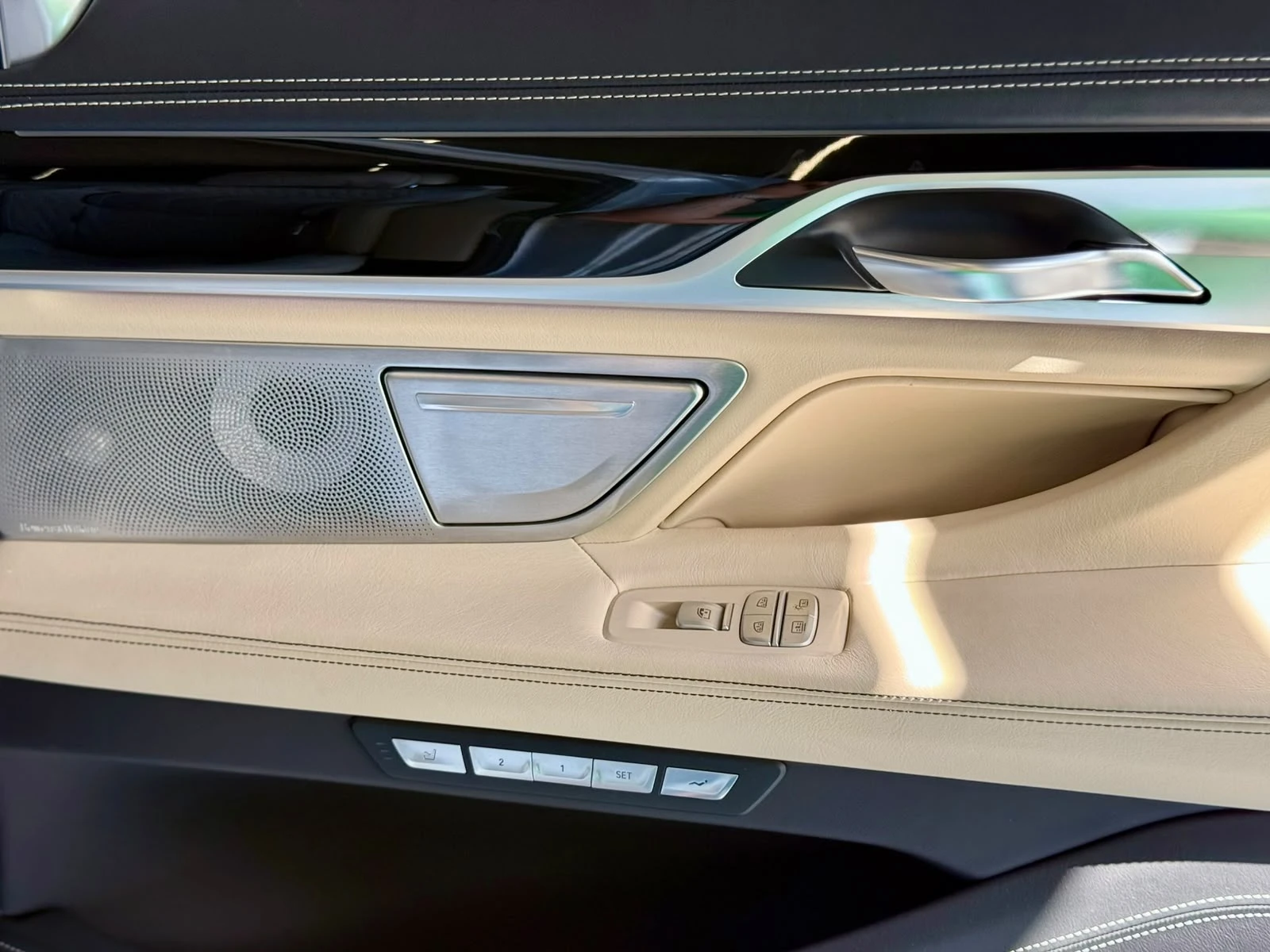 BMW 750 iL Individual* FULL* NightVision* TV* B&W* ЛИЗИНГ, снимка 13 - Автомобили и джипове - 55707680