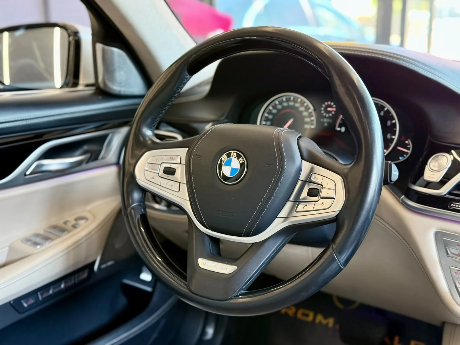 BMW 750 iL Individual* FULL* NightVision* TV* B&W* ЛИЗИНГ, снимка 9 - Автомобили и джипове - 55707680